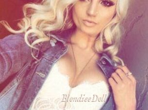 BlondieeDoll