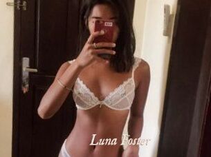 Luna_Foster