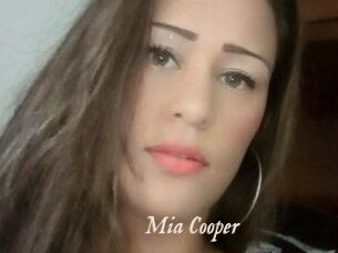 Mia_Cooper