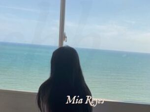 Mia_Reyes